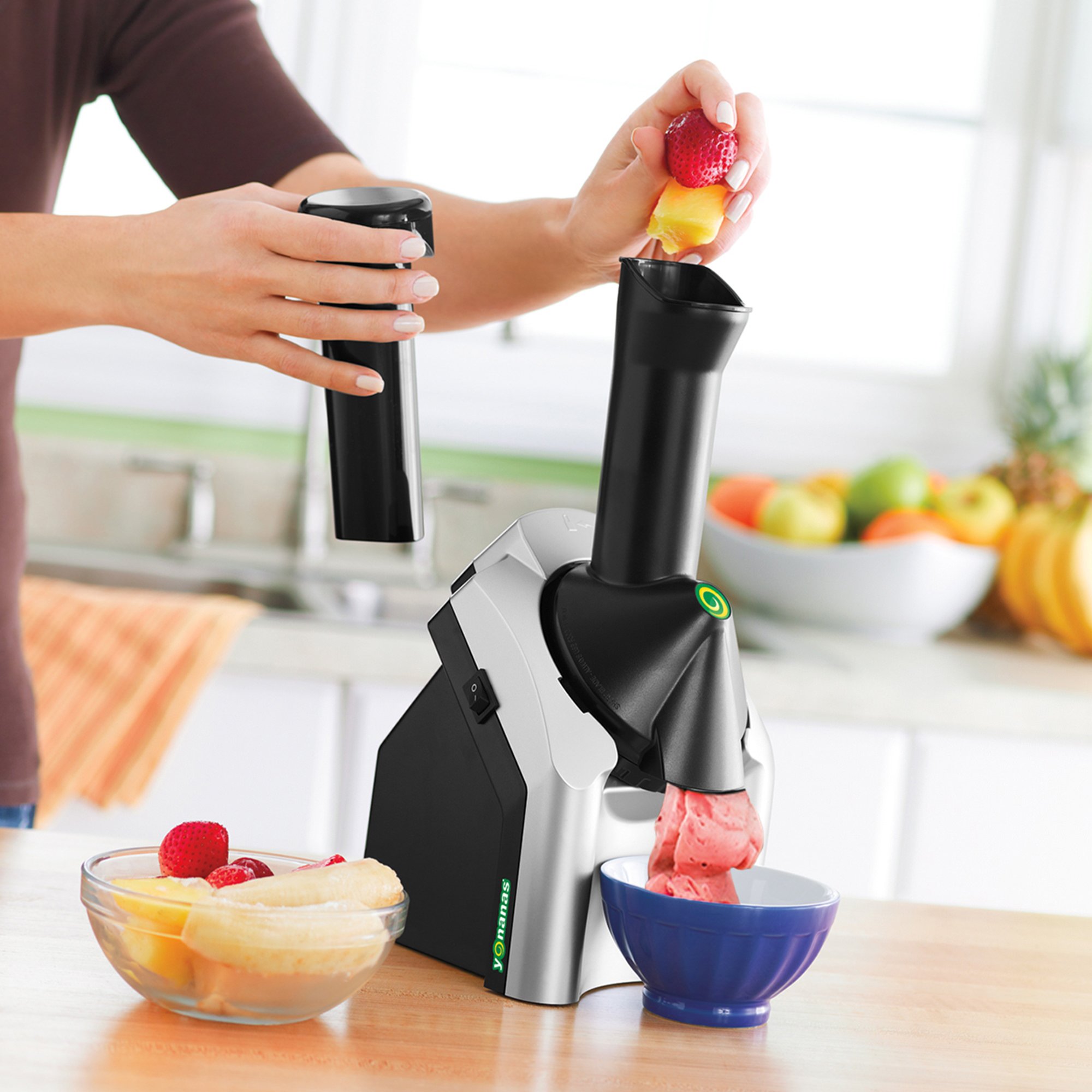 جهاز يوناناس لتحويل الفواكه المجمدة إلى حلوى صحية